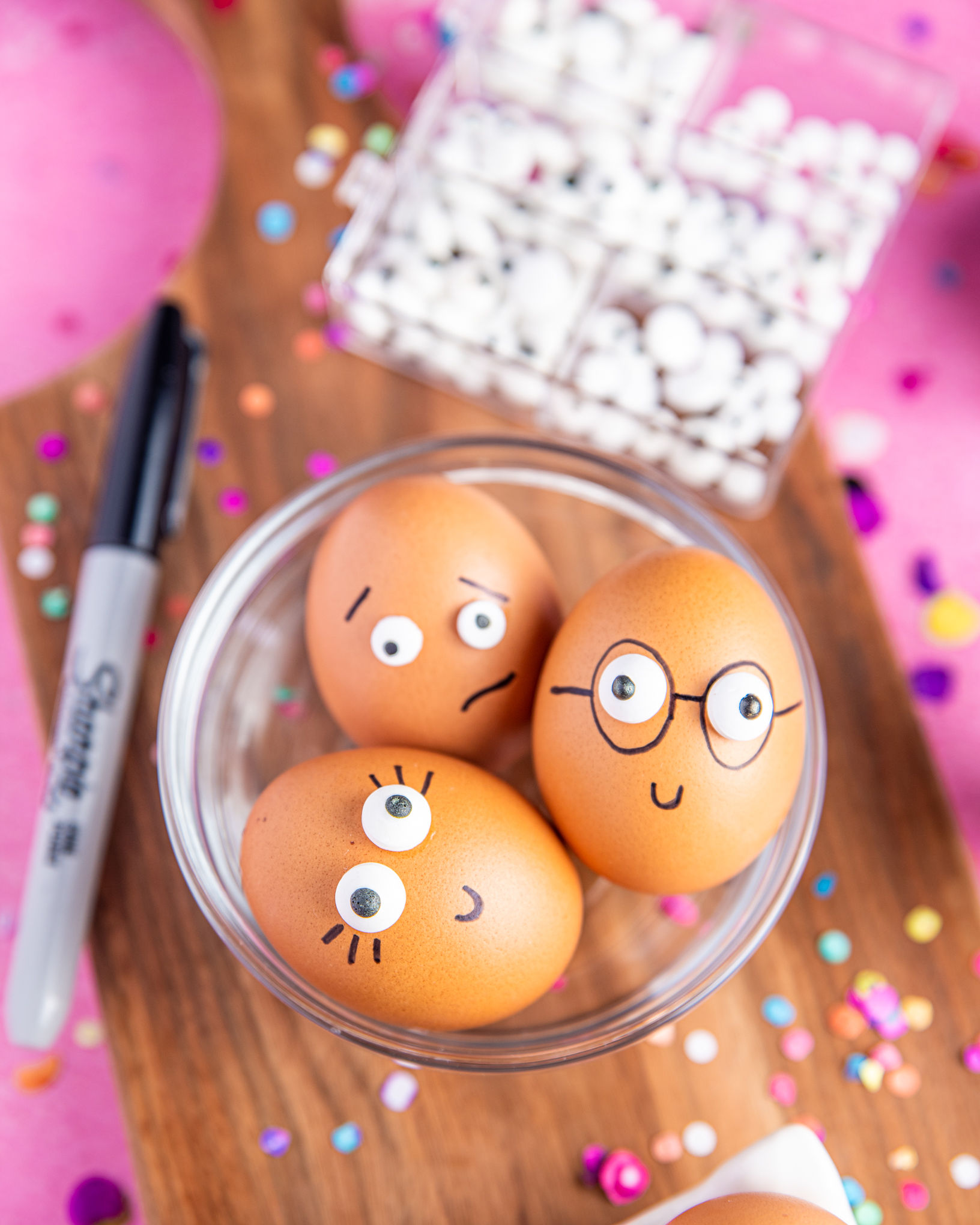 How to Decorate Brown Eggs for Easter